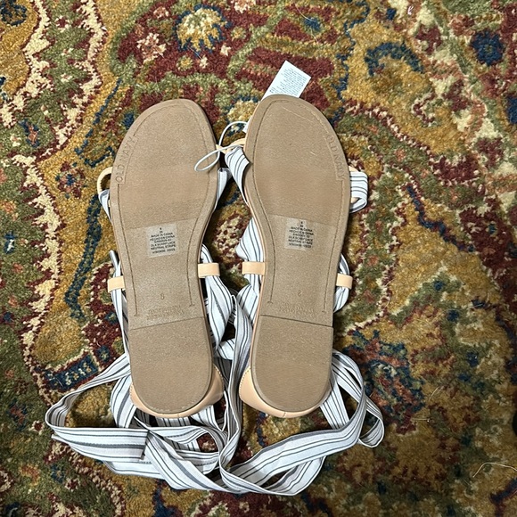 Old Navy Tie Wrap Sandals - Picture 3 of 3